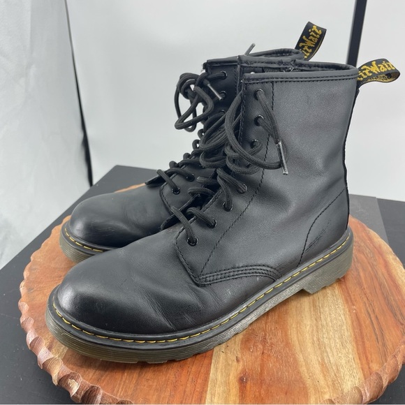 Dr. Martens 1460Y Leather Lace Up Boot womens Size 7 - Picture 6 of 9